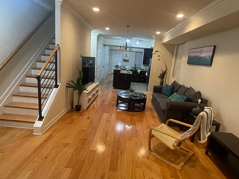 4257 Brooks St NE — Photo 1
