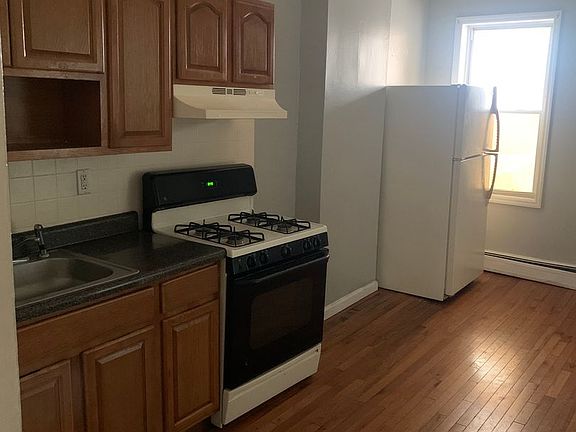 3rd image of 11-17 Governor St #12
