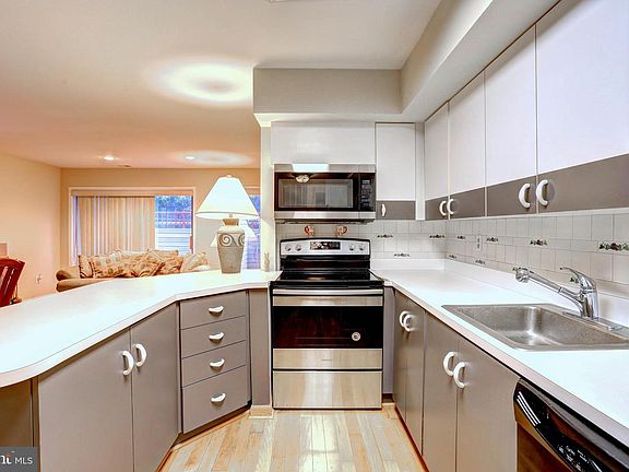 3rd image of 8018 Valley Manor Rd APT 1A