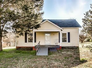 206 Village Ave, Randleman, NC 27317