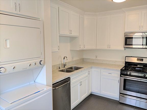 5th image of 1935 18th St APT B