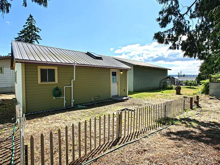 938 Madrona Beach Rd — Photo 1