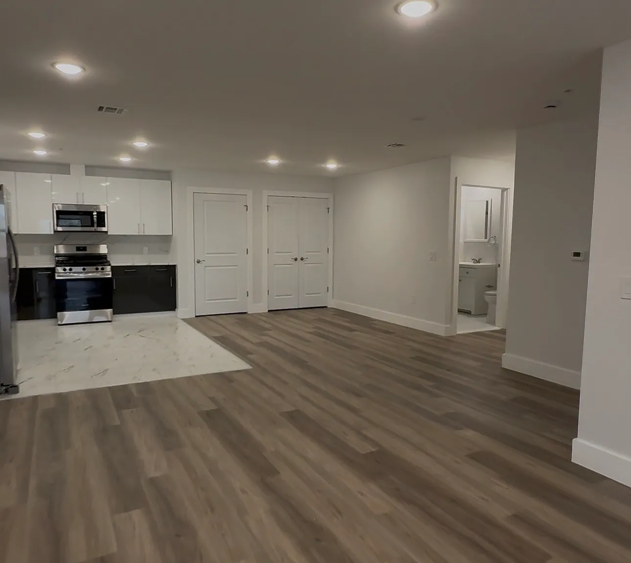 1 bed, 1200 sqft, $2,100 — Photo 2