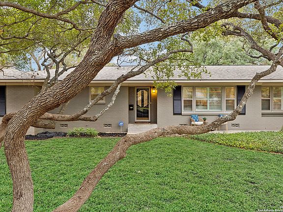 4th image of 110 FIVE OAKS DR