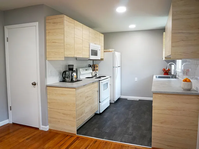 8910 Belleview Ave — Photo 10