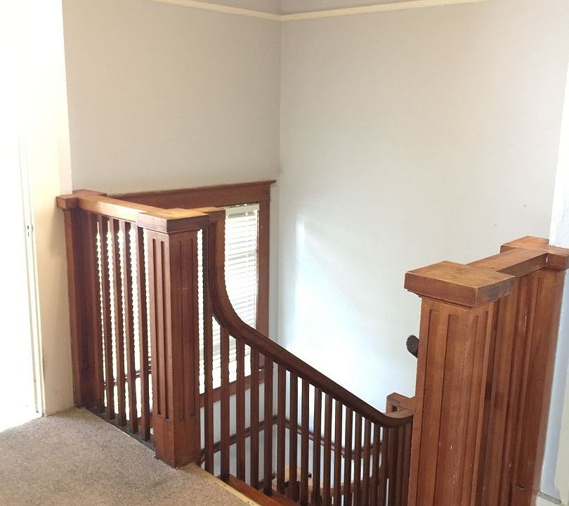 1st image of 1050 Adella Ave