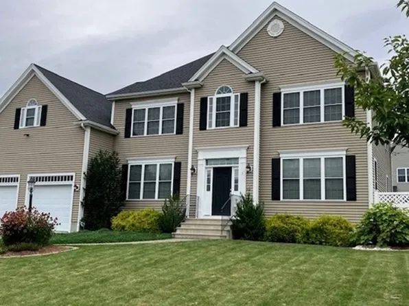 1 Ridgewood St, Ashland, MA 01721