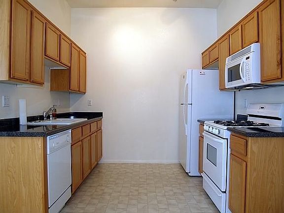 Maybe 5 meals have ever been cooked here.