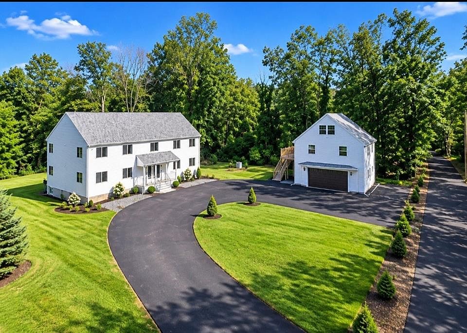 1st image of 7 Tyring Ln