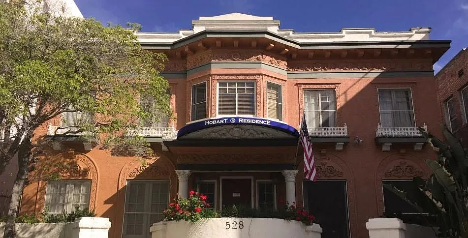 6 bed, 200 sqft, $1,000 — Photo 1