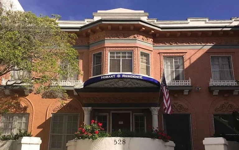 528 S Hobart Blvd — Photo 1