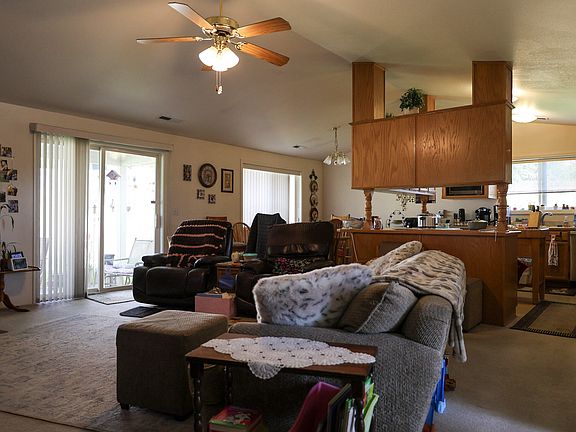 2nd image of 17 Blue Heron Ct