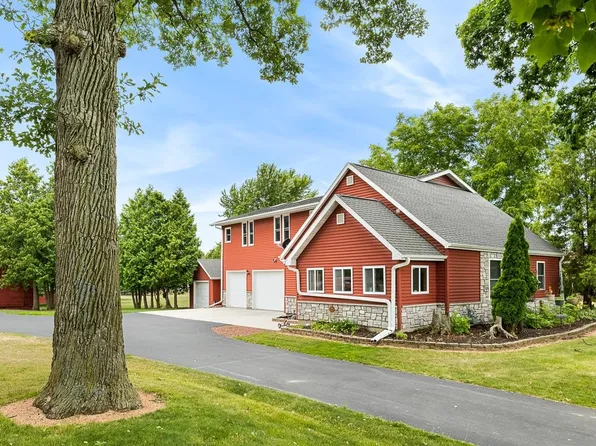 1009 W Lake St, Chilton, WI 53014