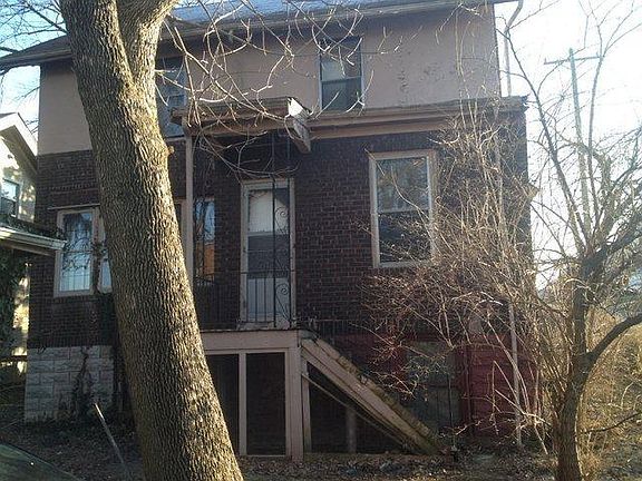 2nd image of 1926 Crane Ave