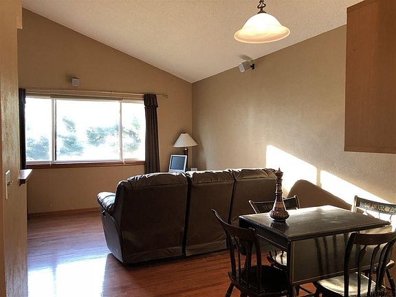 3rd image of 222 Grenadier Ct