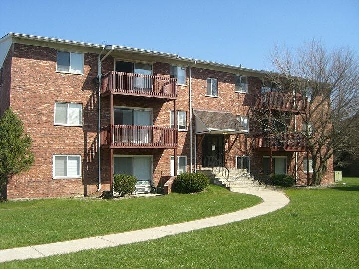 1st image of 905 Heritage Ct APT 103