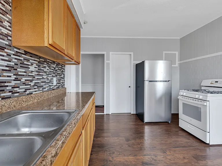 111 Pocasset Ave #3 — Photo 8