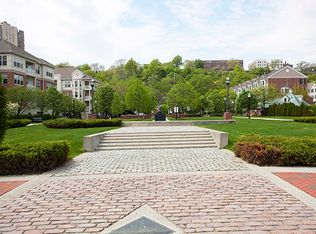 405 Newburgh Ct, West New York, NJ 07093
