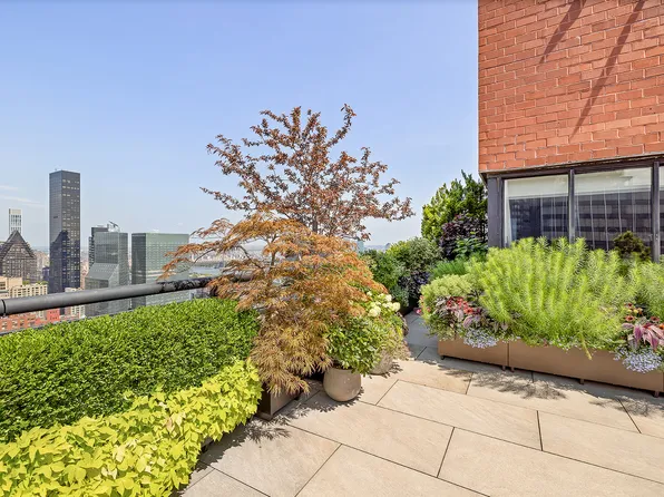 250 East 40th Street image 3 of 24