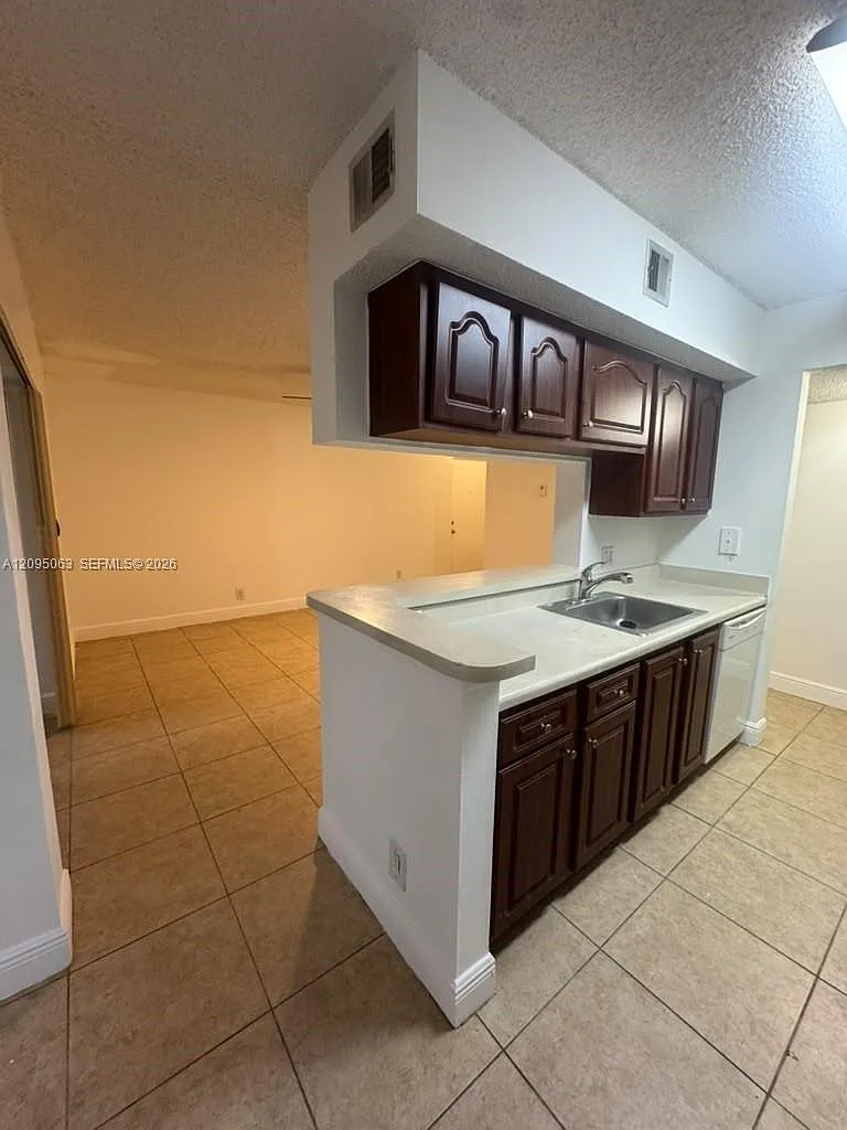 Sun Vista Gardens Condo — Photo 2