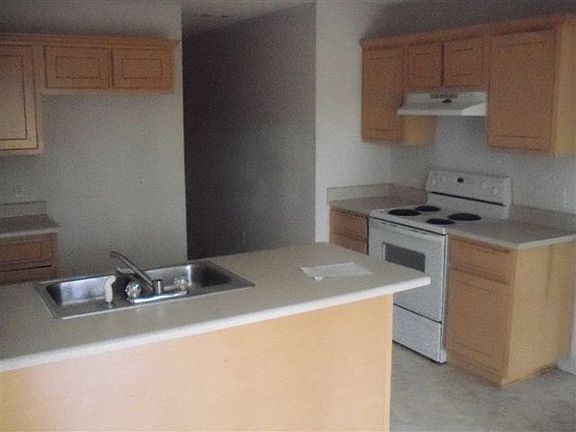 3rd image of 500 Acorn Ln