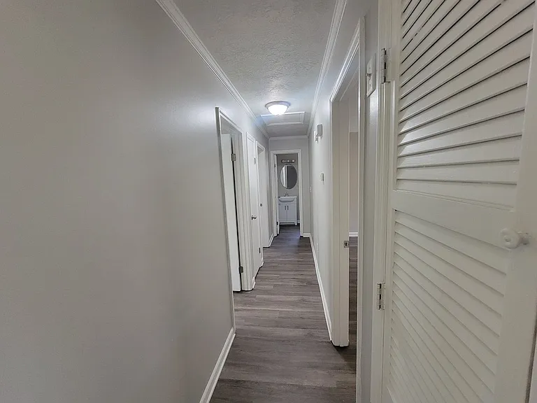 611 Langley Ct — Photo 10
