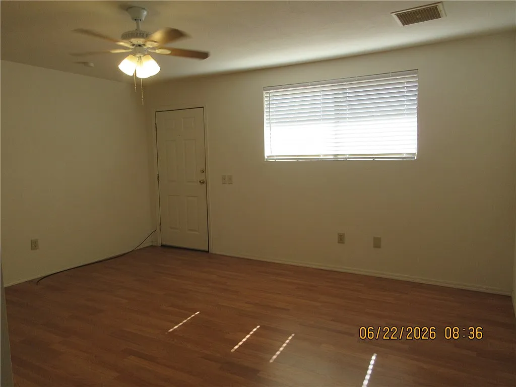 2 bed, 1.0 bath, 785 sqft, $895 — Photo 3