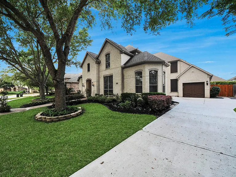 1807 Ravenel Ln — Photo 4