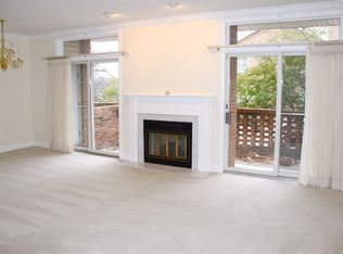 25 Country Club Ter, Saint Louis, MO 63122