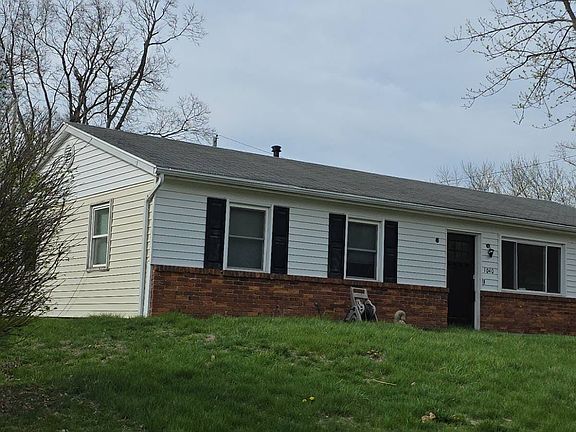 3rd image of 1040 Greenfield Dr