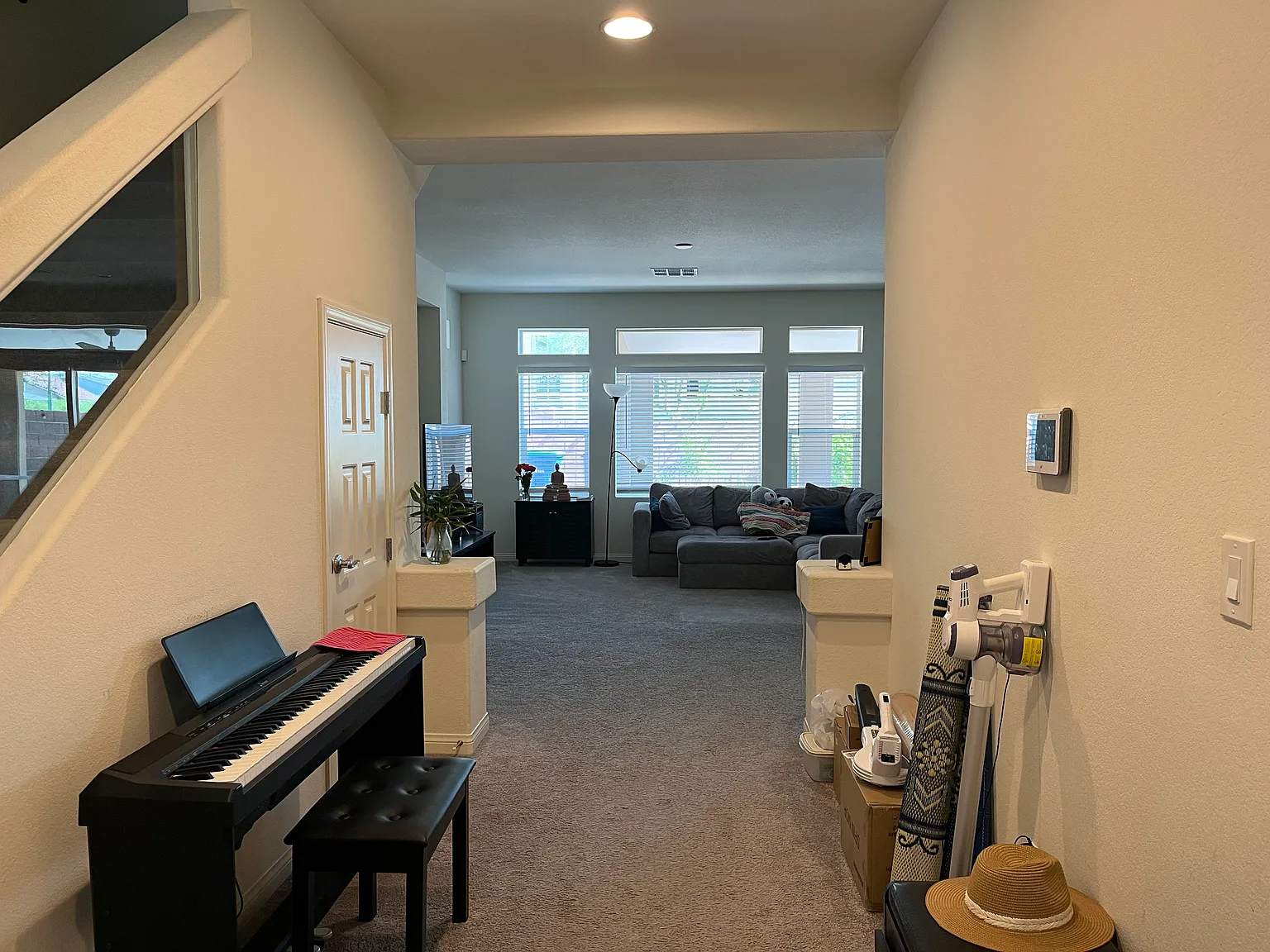 5 bed, 3.5 bath, 2751 sqft, $2,950 — Photo 3
