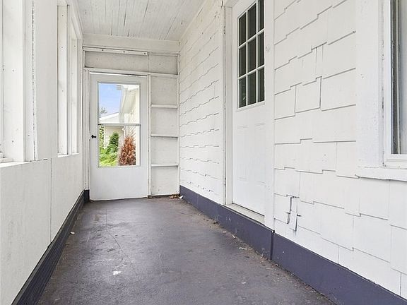 4th image of 477 Allyn St