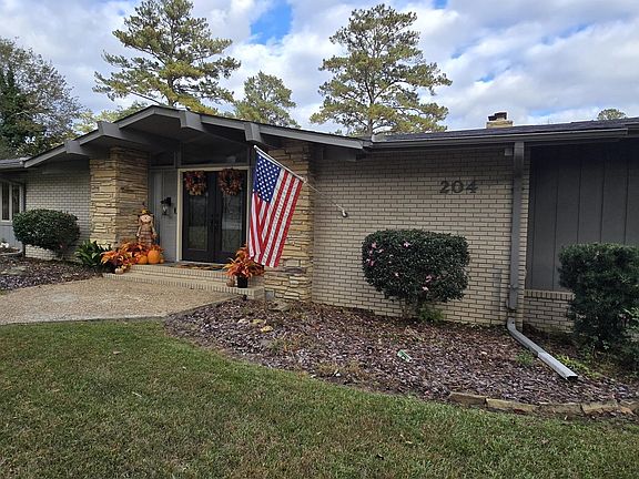 5th image of 204 Deerwood Cir