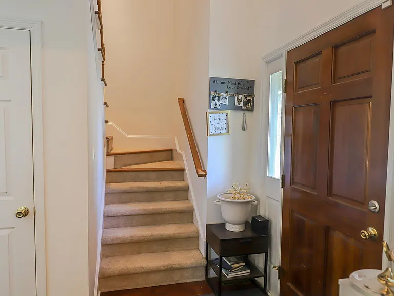 3007 Saint James Pl — Photo 4