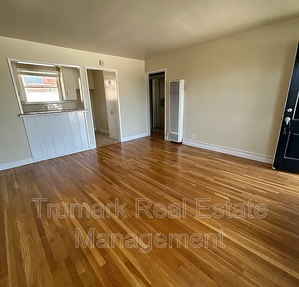 1253 S Glendale Ave #H — Photo 2