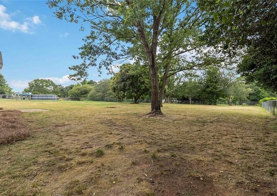 1st image of 376 Kay Dr