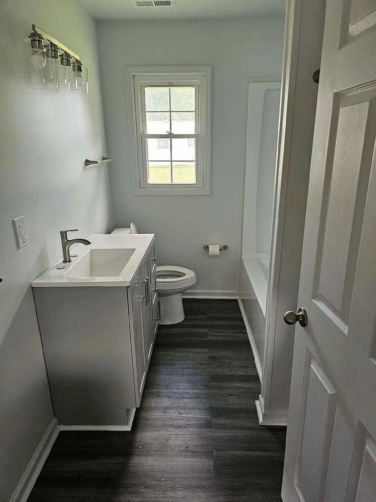 3 bed, 1000 sqft, $1,995 — Photo 2