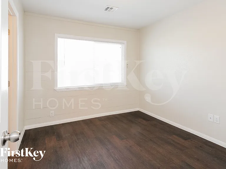 2128 Carver Ave — Photo 11