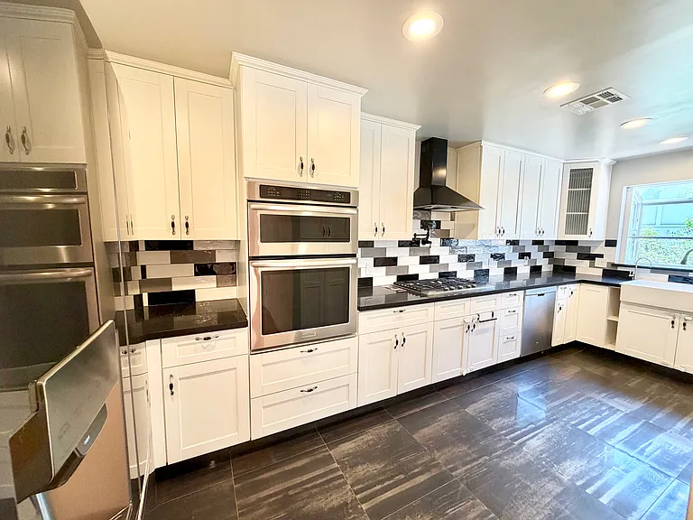 3774 La Crescenta Ave — Photo 16