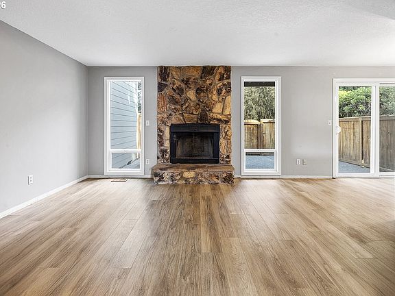 4th image of 20474 SW Rosa Dr