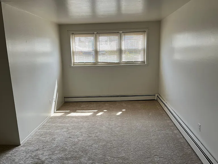 1100 Peterhoff St #A4 — Photo 1