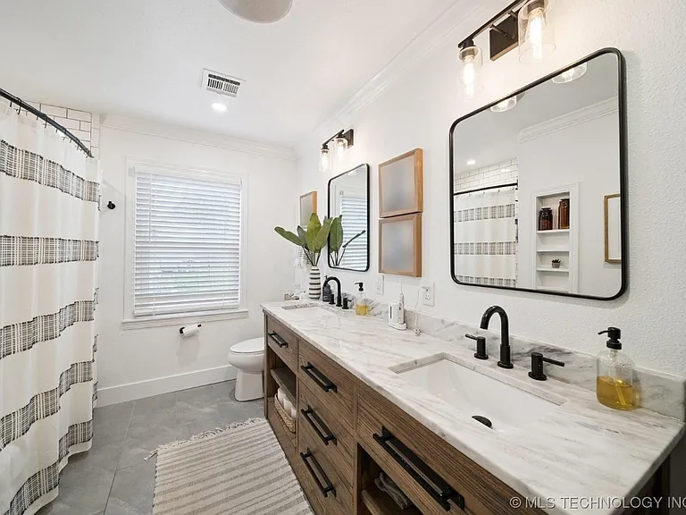 403 E Freeport St — Photo 9