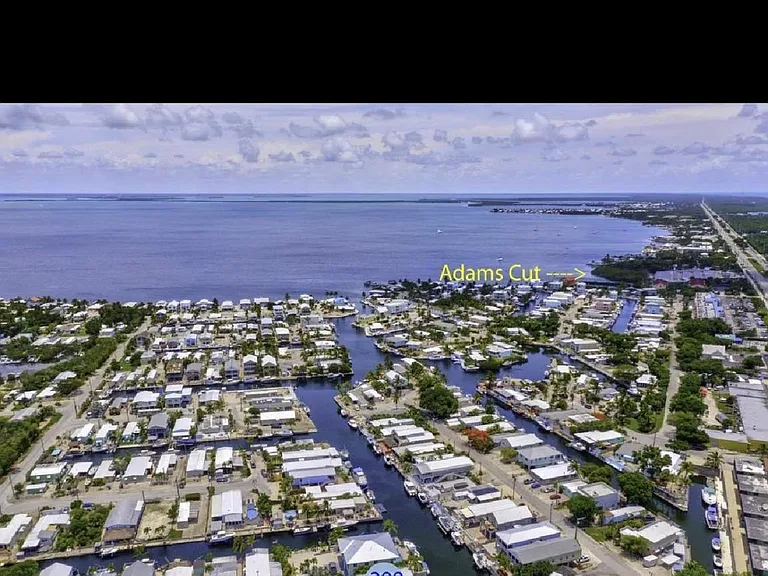 Aerial view of home with direct cruise to bay