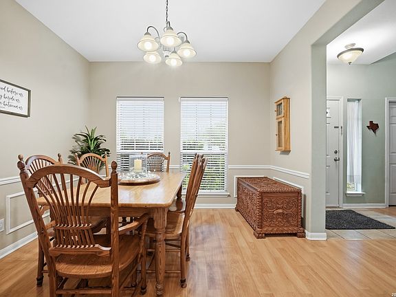 3rd image of 1511 Crescent Point