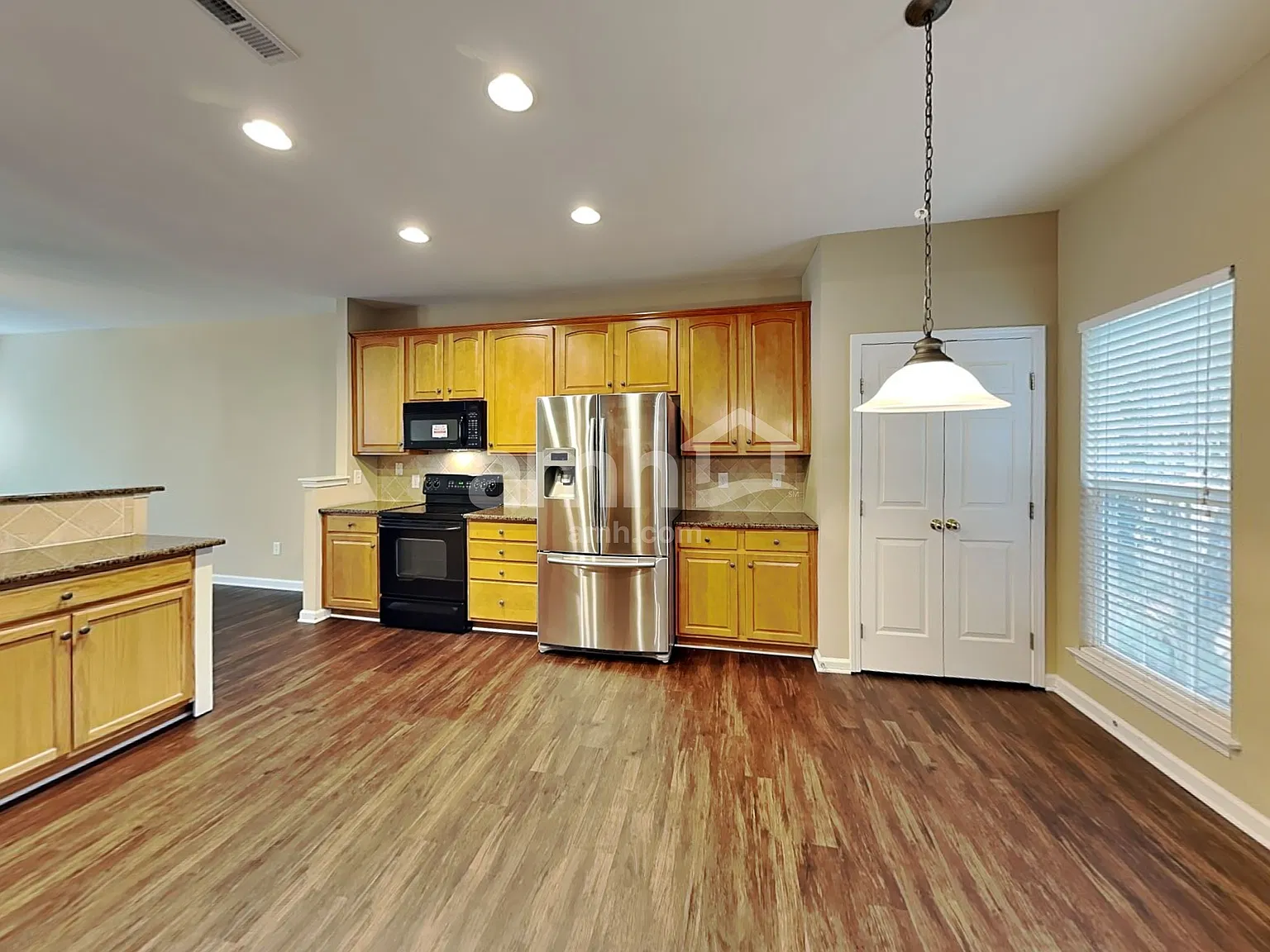 4 bed, 2.5 bath, 2248 sqft, $2,550 — Photo 3