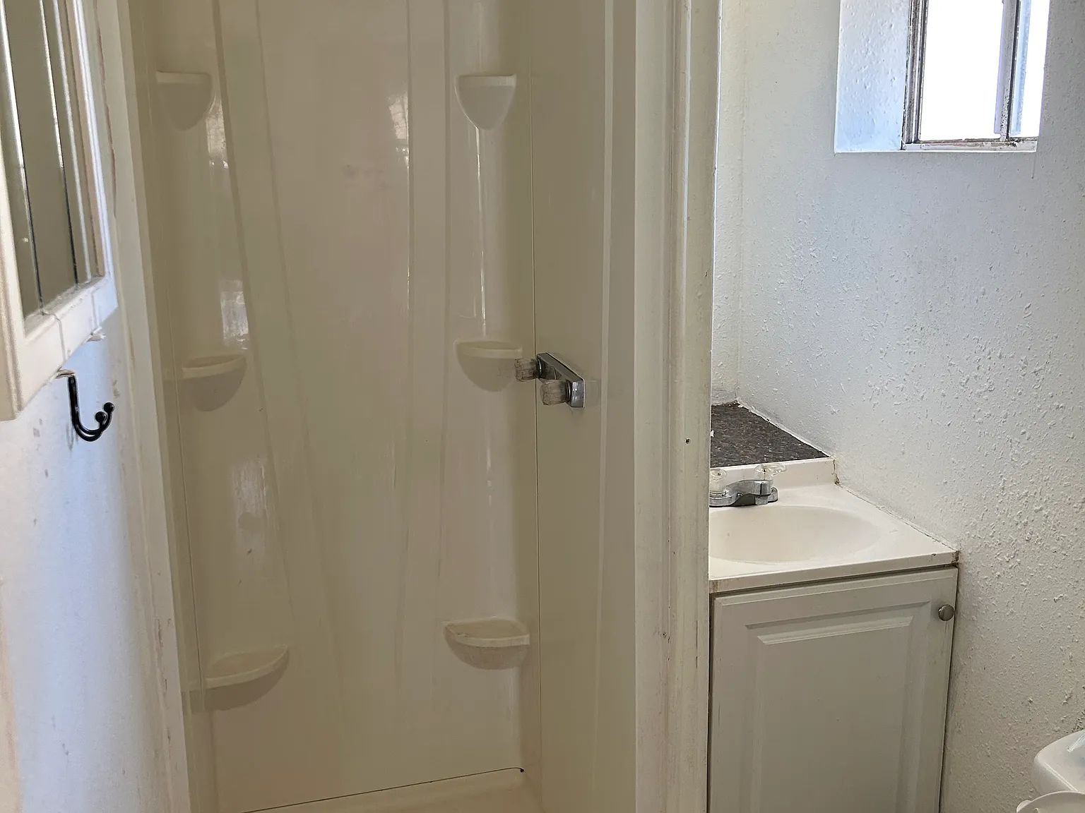 Studio, 400 sqft, $650 — Photo 2