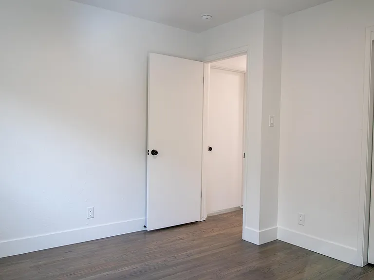 420 Broadway — Photo 12