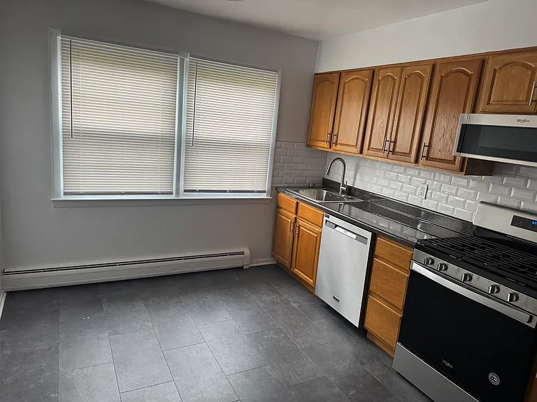 255 N Middletown Rd #13D — Photo 14