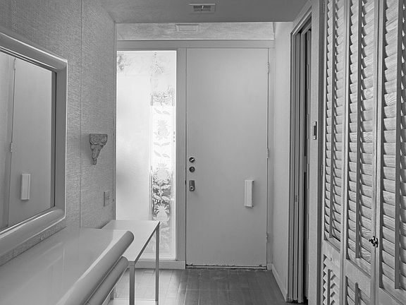 3rd image of 12 Lakeview Cir