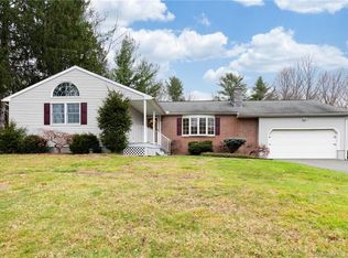 212 Breakneck Hill Rd, Middlebury, CT 06762